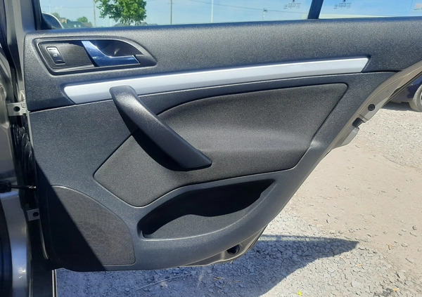 Skoda Octavia cena 20900 przebieg: 243866, rok produkcji 2010 z Oborniki małe 352